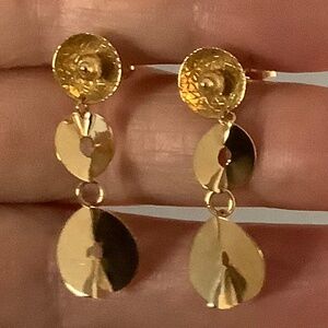 Beautiful 18k Gold Dangling Earrings
